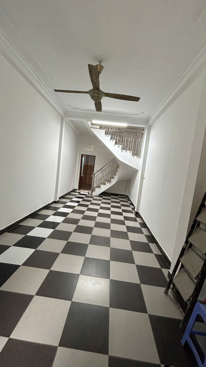 Cho thuê nhà ngõ Văn Chương, 3 tầng x 35m2, 3 ngủ, 10 Triệu rất gần ô tô - Ảnh chính